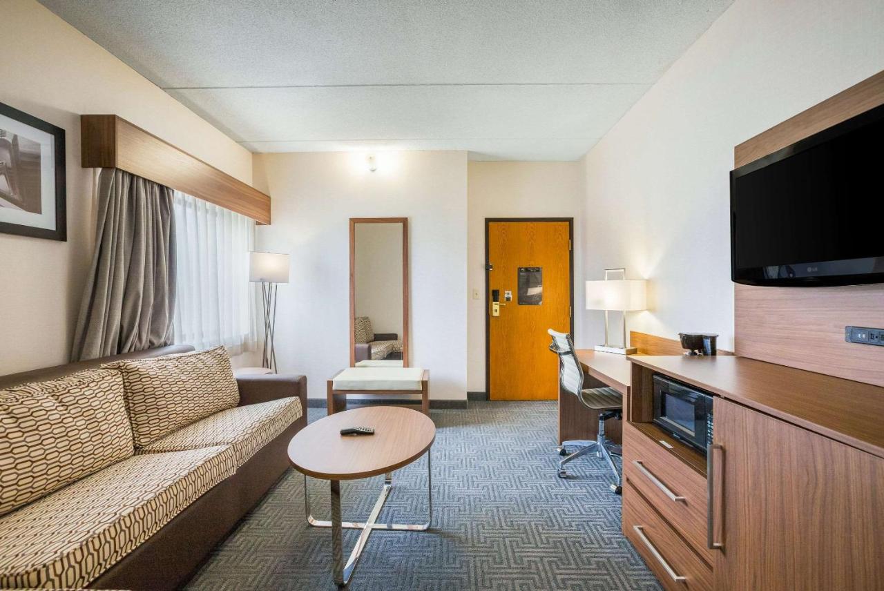 Quality Suites Lansing West — photo 24
