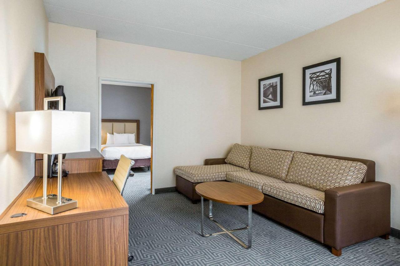 Quality Suites Lansing West — photo 18