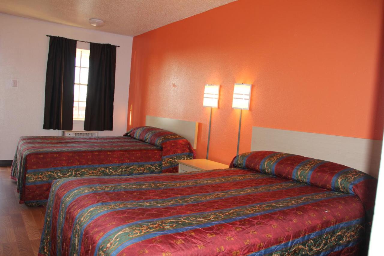 Travelers Inn-Sherman — photo 14