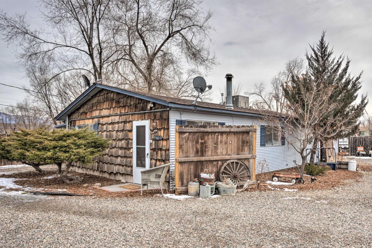 Quaint and Cozy Cottage 3 Mi to Palisade Wineries!