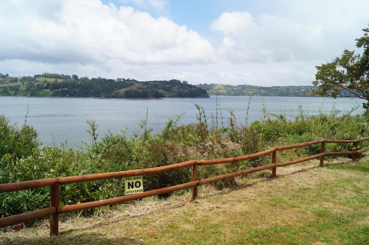 Beach: Mangata Hotel Low Cost