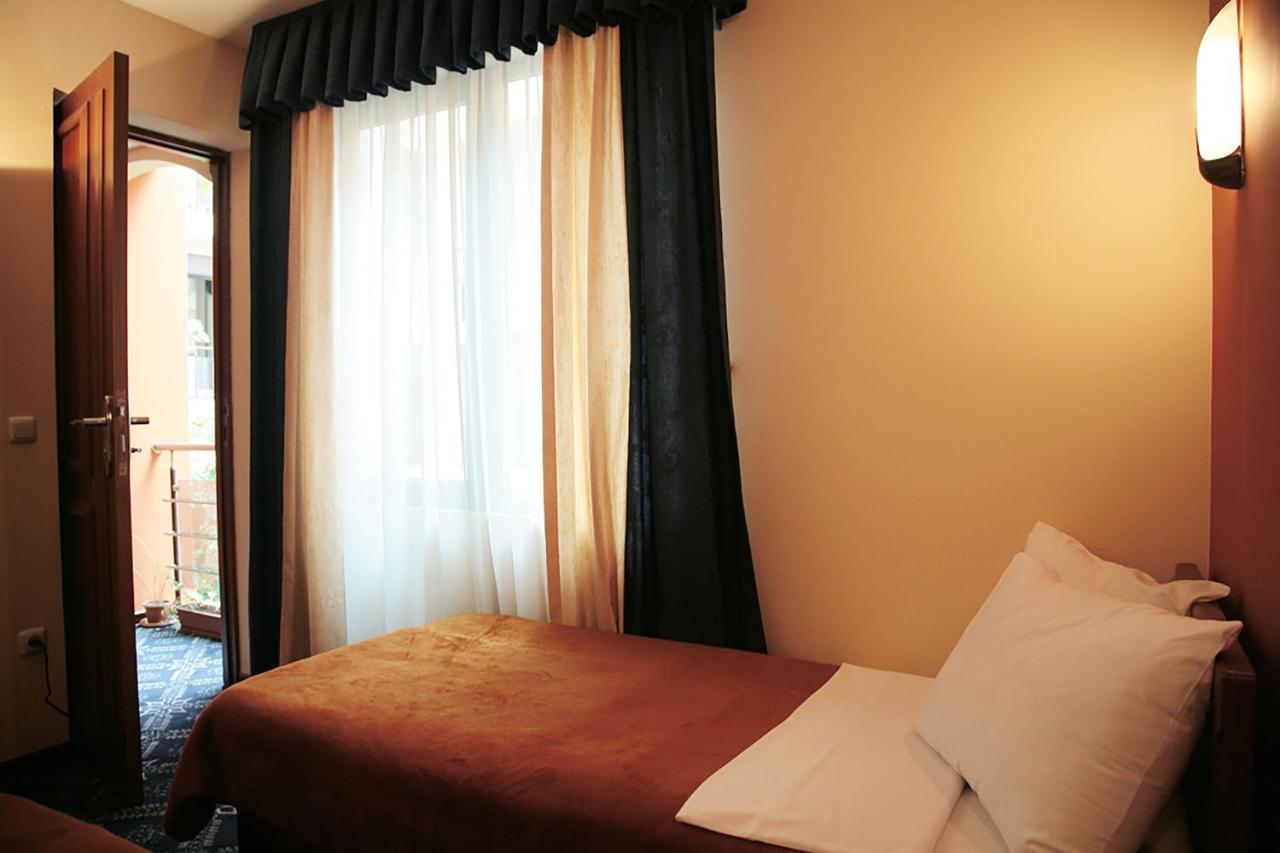 Ararat Hotel photo