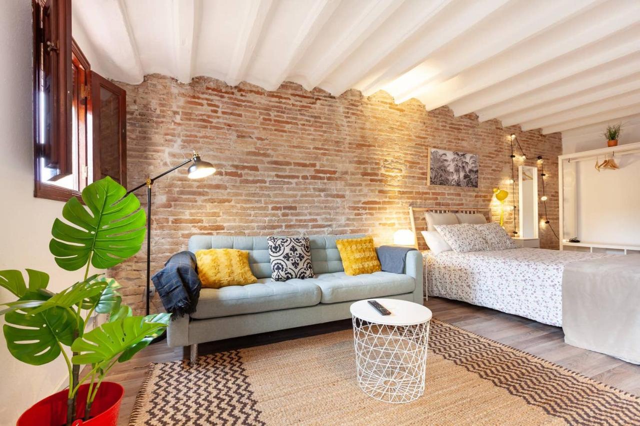 Loft in Historic Center of Tarragona Santa Anna St by Batuecas