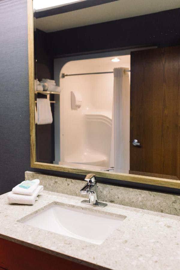 Wildwood Lodge & Suites — photo 23