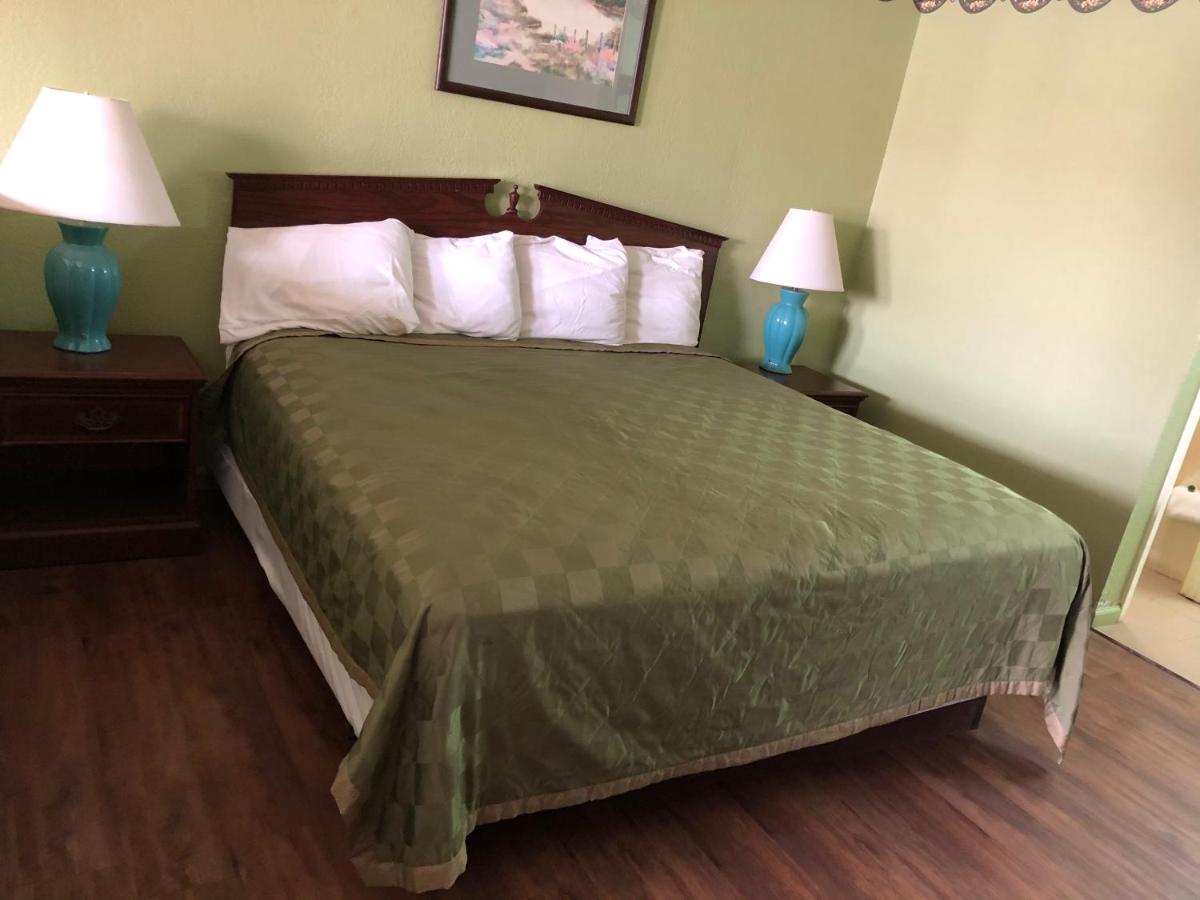 Lone Star Inn — photo 19