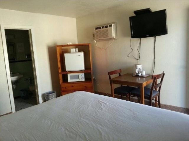 Budget Inn — photo 17