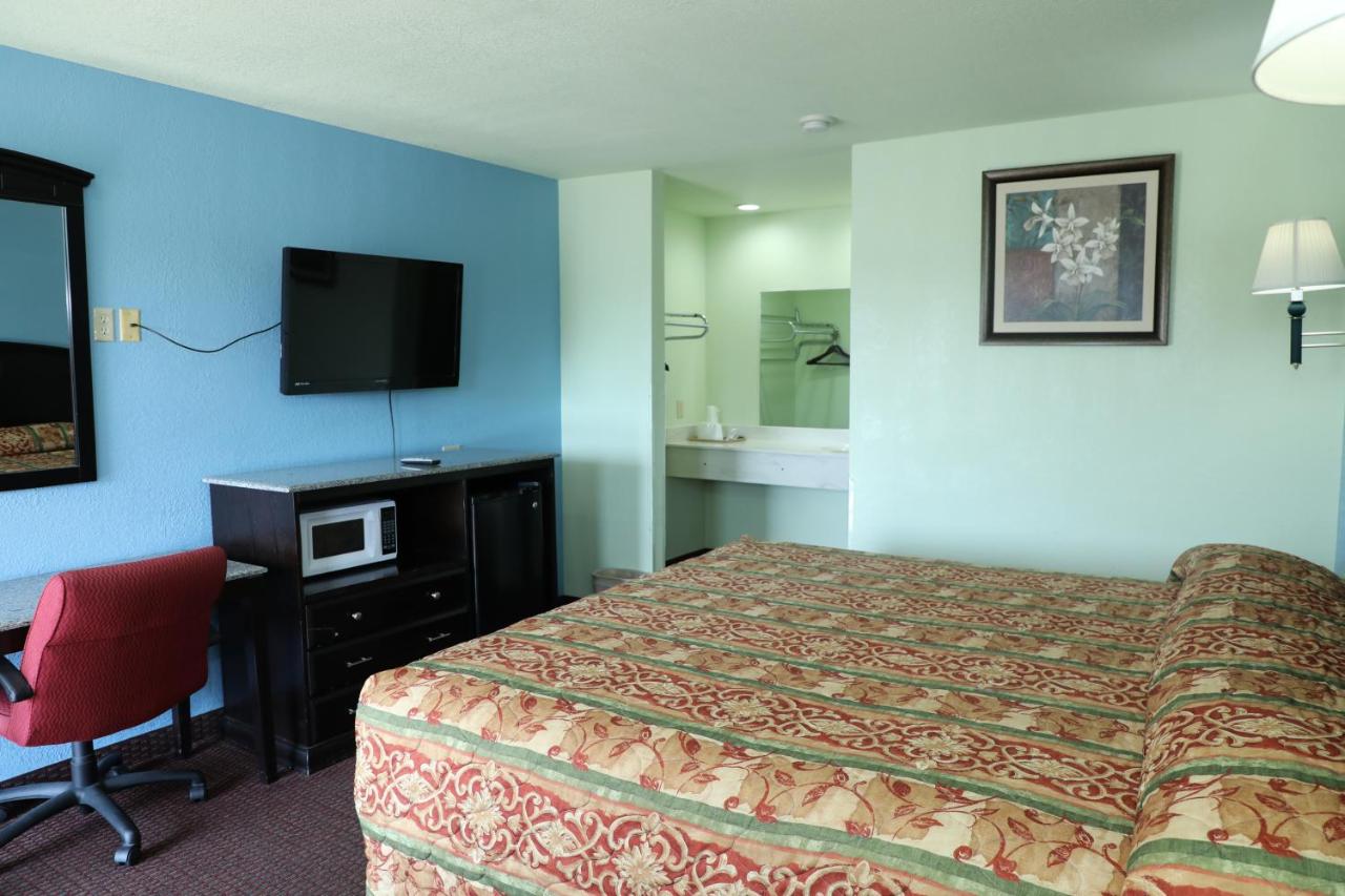 Budget Inn — photo 6