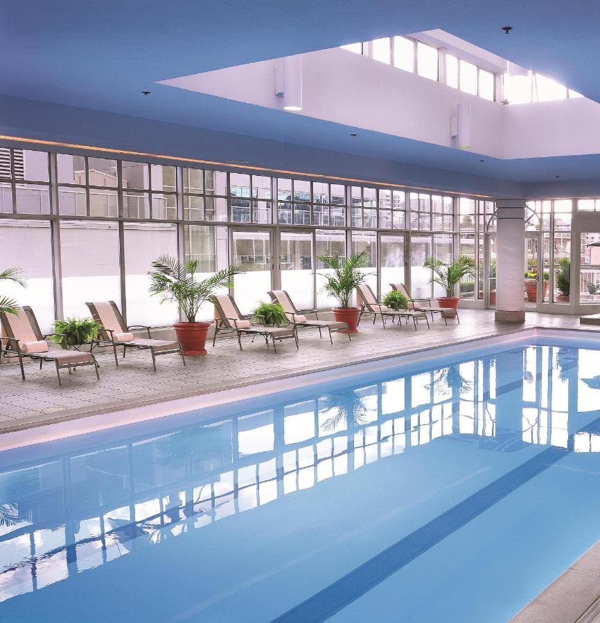 Heated swimming pool: Fairmont Hotel Vancouver