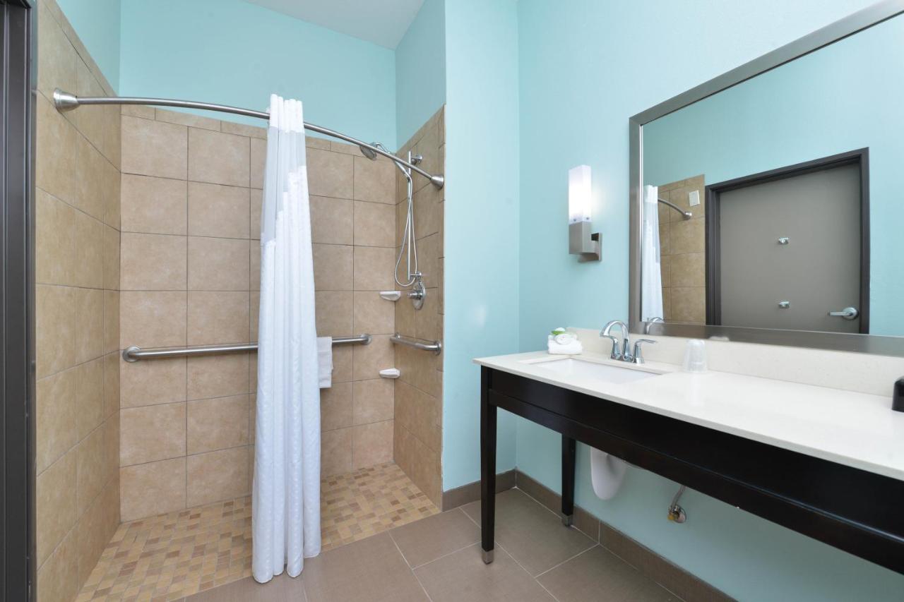 Holiday Inn Express & Suites Austin South by IHG - 2