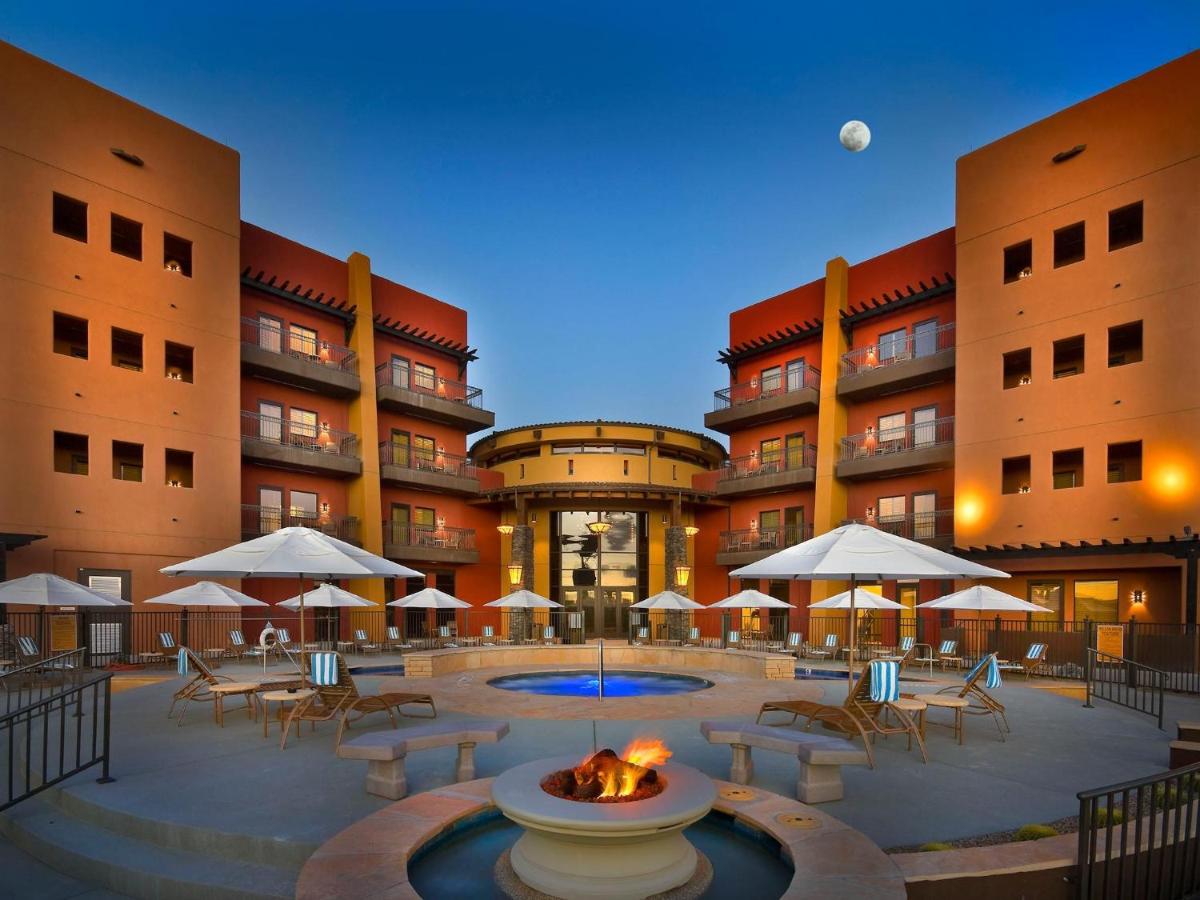 Heated swimming pool: Desert Diamond Casino