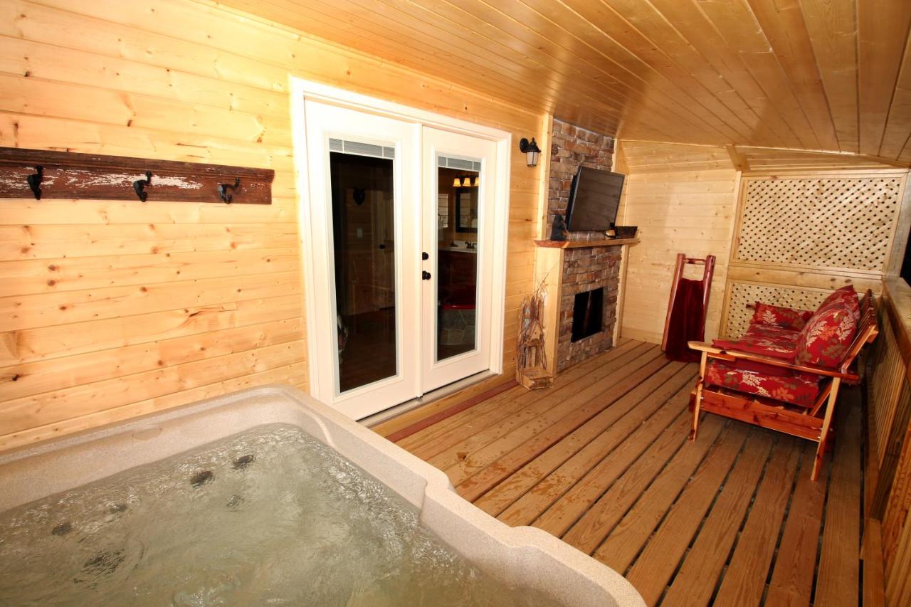 Away For Romance Cabin — photo 3