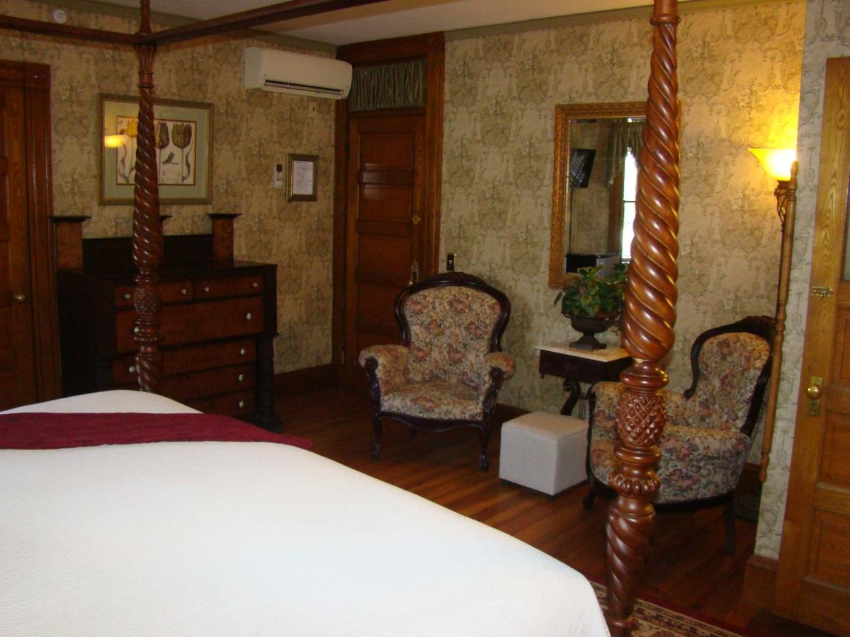 Village Green Bed & Breakfast — photo 18