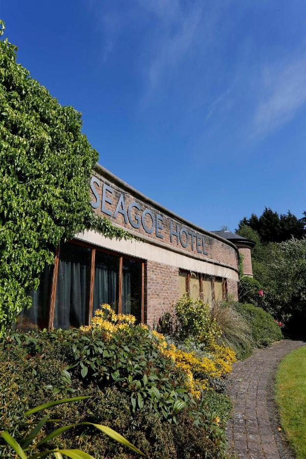 {{ hotelInfo.altText }}