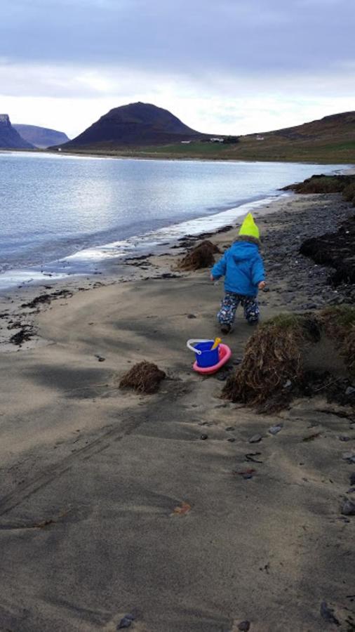 Beach: Gemlufall guesthouse