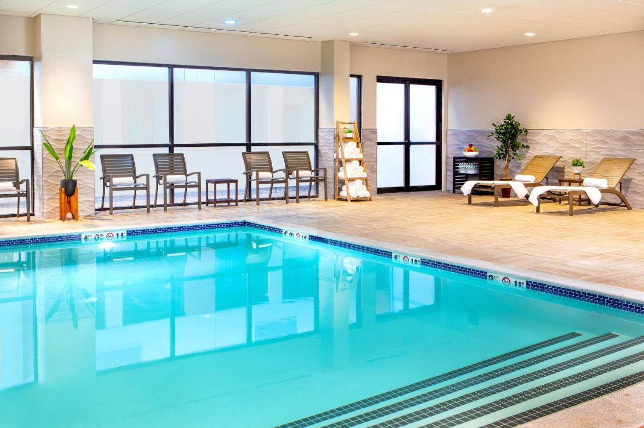 Heated swimming pool: Crowne Plaza Boston - Woburn, an IHG Hotel