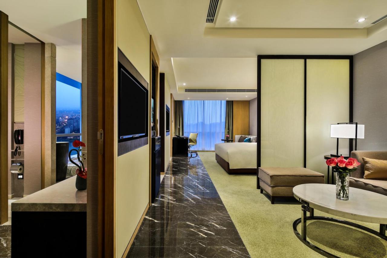 Crowne Plaza Chengdu Wenjiang, an IHG Hotel photo