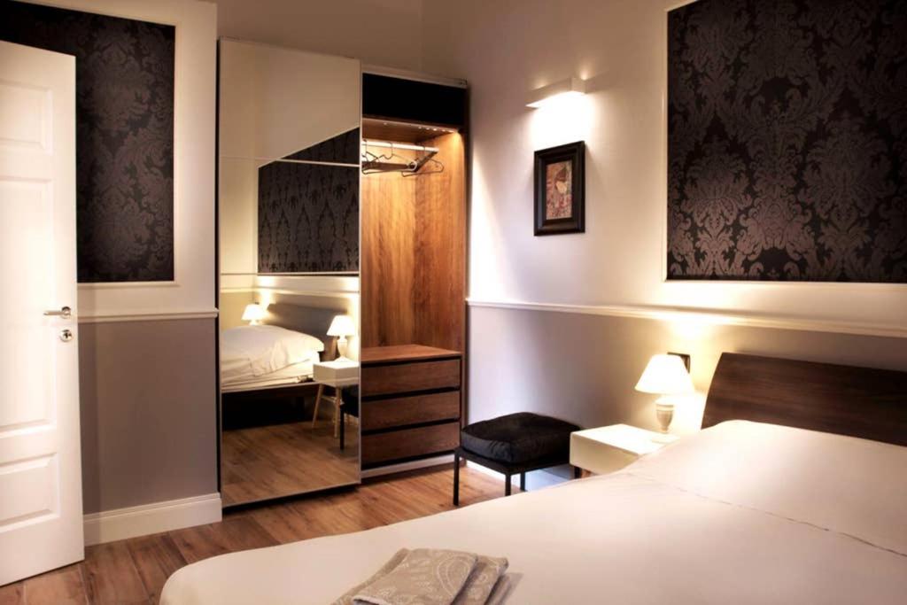 Dandy house on the Arno river - 2