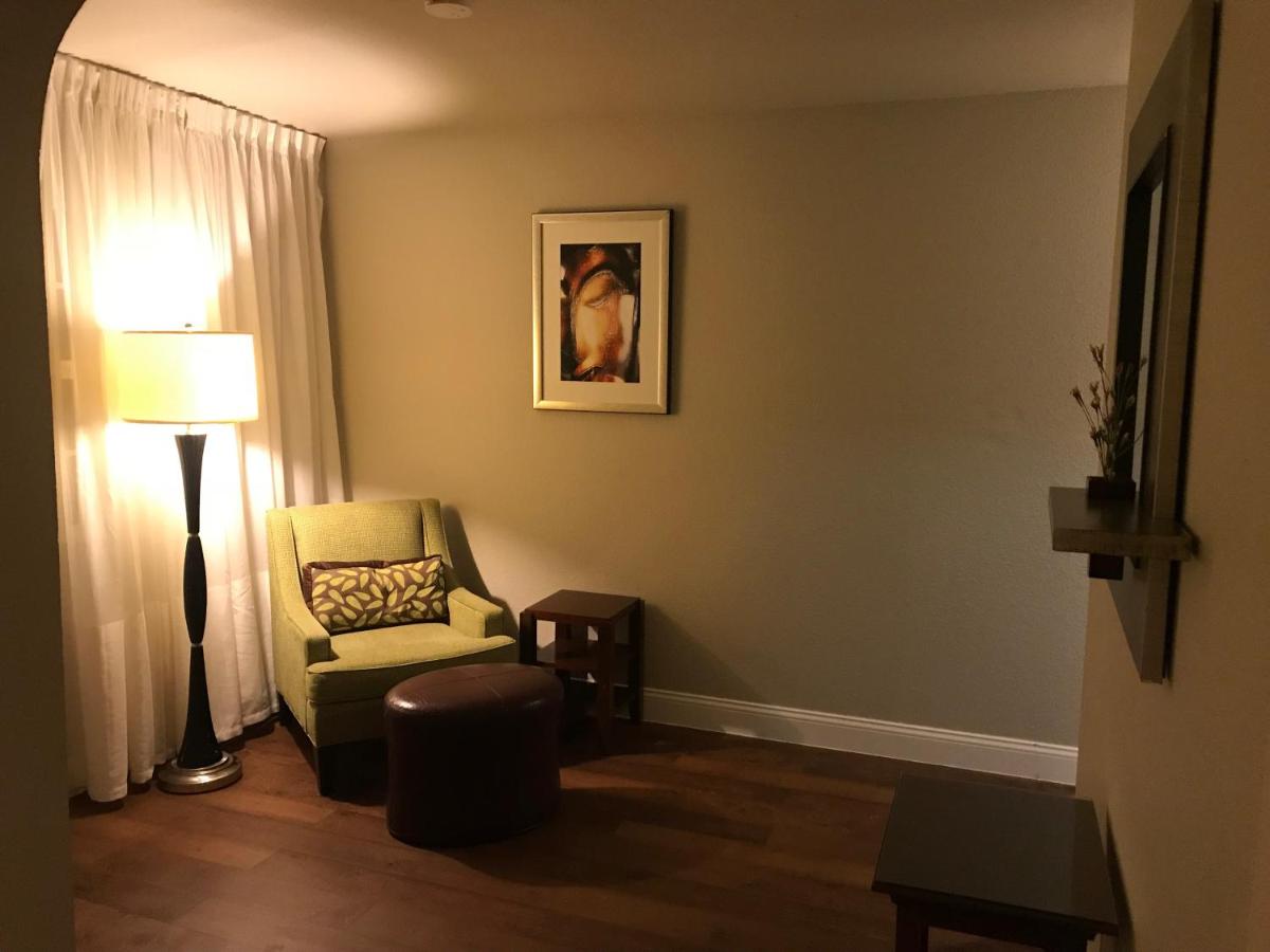 Stratus Suites Boutique Hotel — photo 23