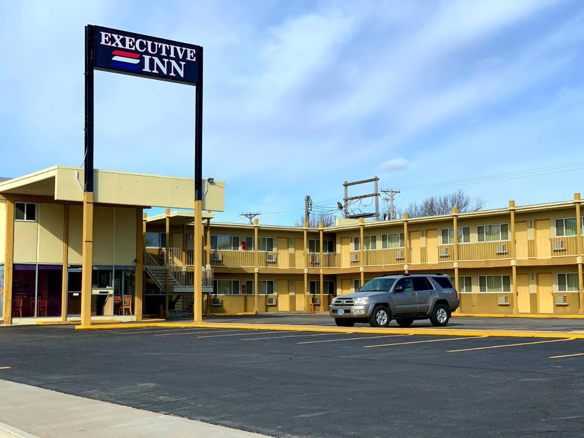 Executive Inn Dodge City ks — photo 13