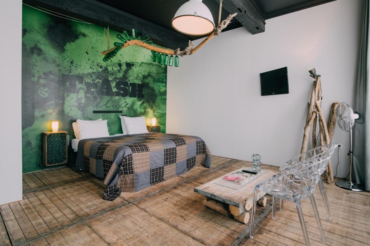 a bedroom with a bed and a green wall at Hotel Trash Deluxe in Maastricht