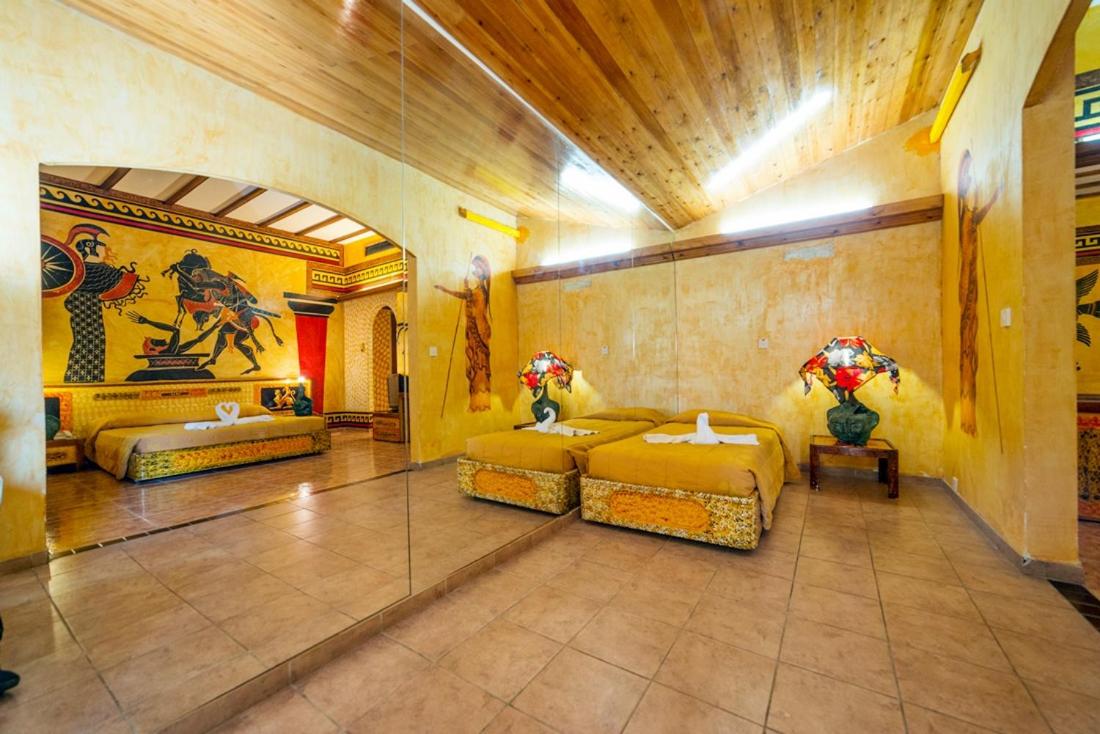Roman Boutique Hotel photo