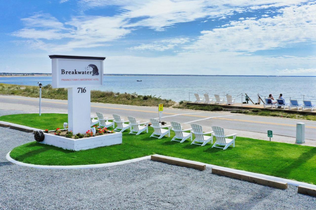 Beach: Breakwater Hotel