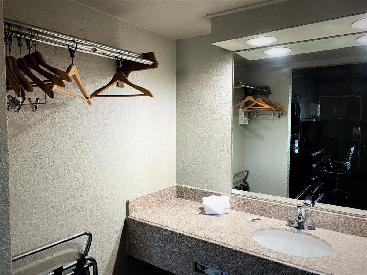 Regency 7 Rogers — photo 3