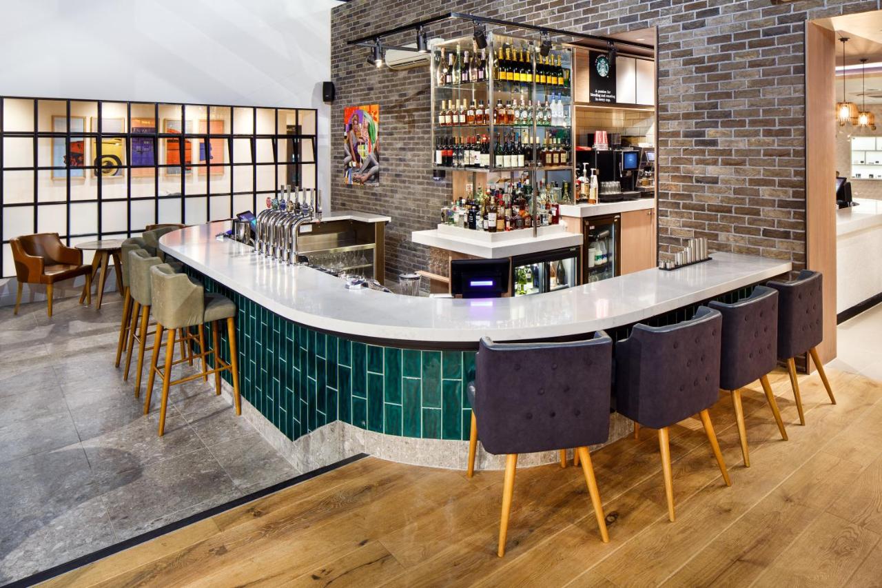 {{ hotelInfo.altText }}