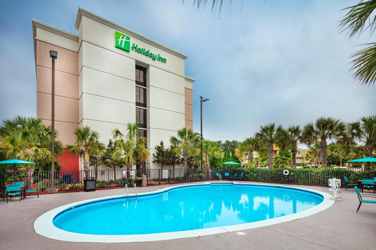 Heated swimming pool: Holiday Inn Hotel Atlanta-Northlake, a Full Service Hotel