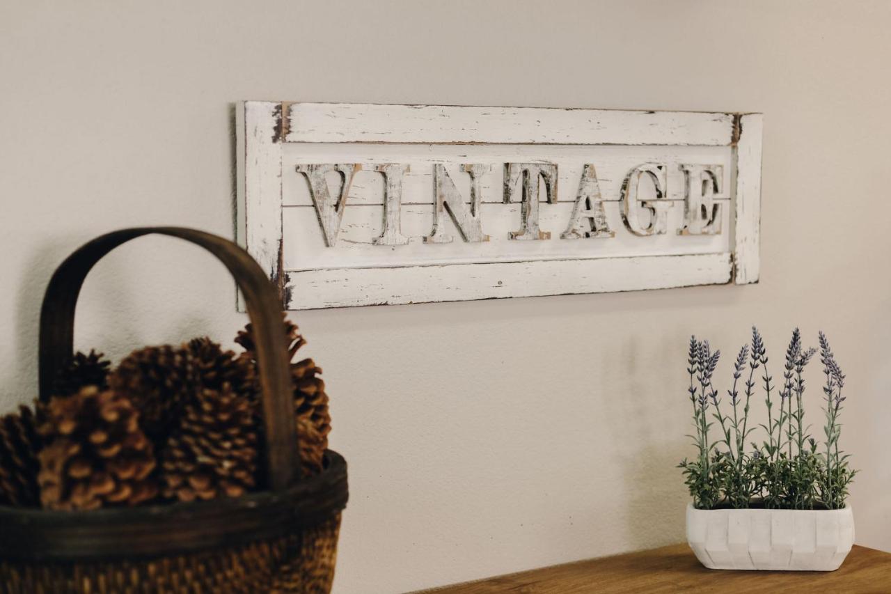 Vintage Lakeside Inn — photo 10