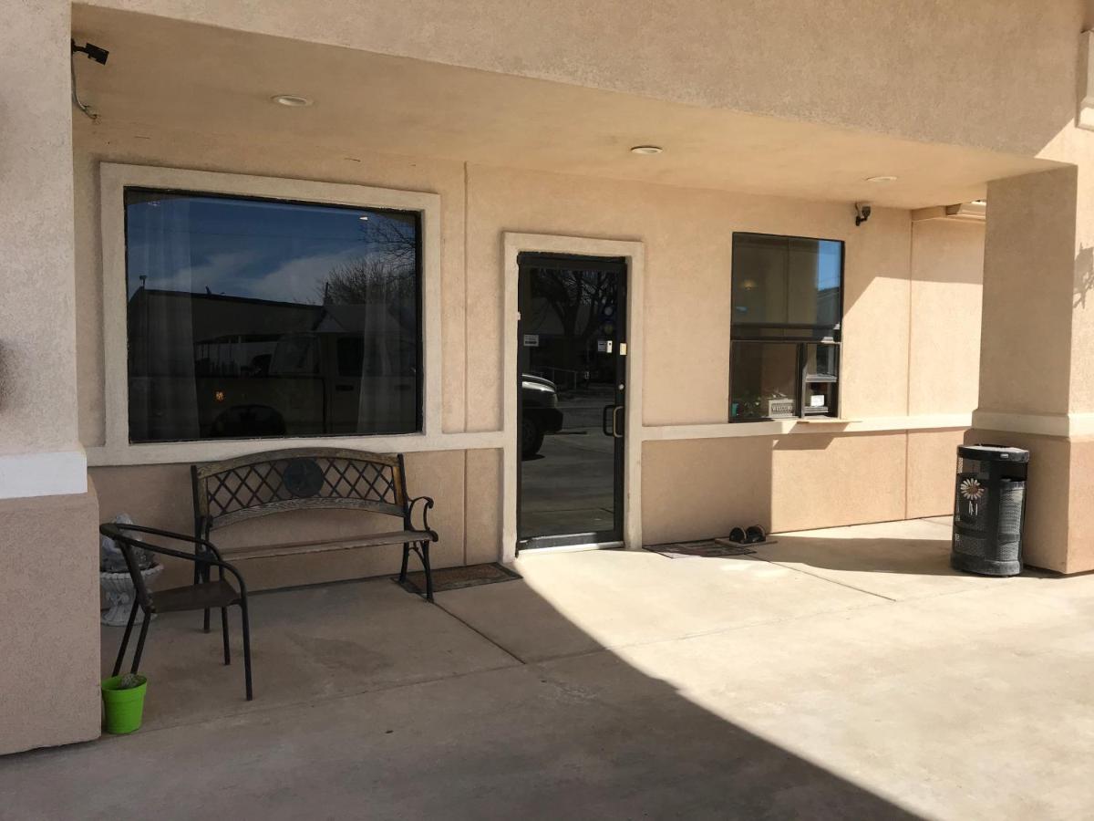 Derrick Inn Motel — photo 23