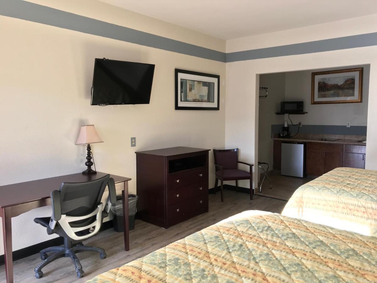 Derrick Inn Motel — photo 20