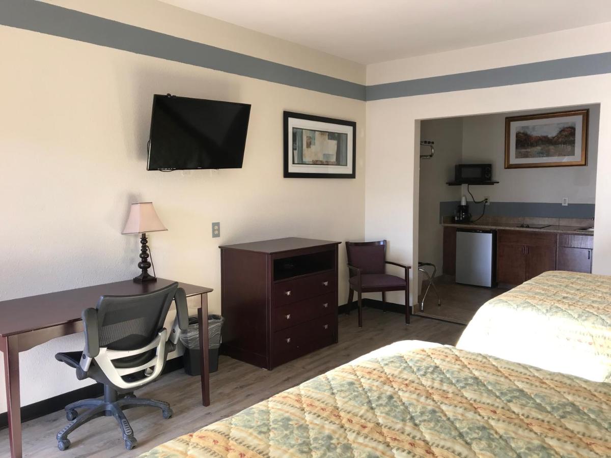 Derrick Inn Motel — photo 16