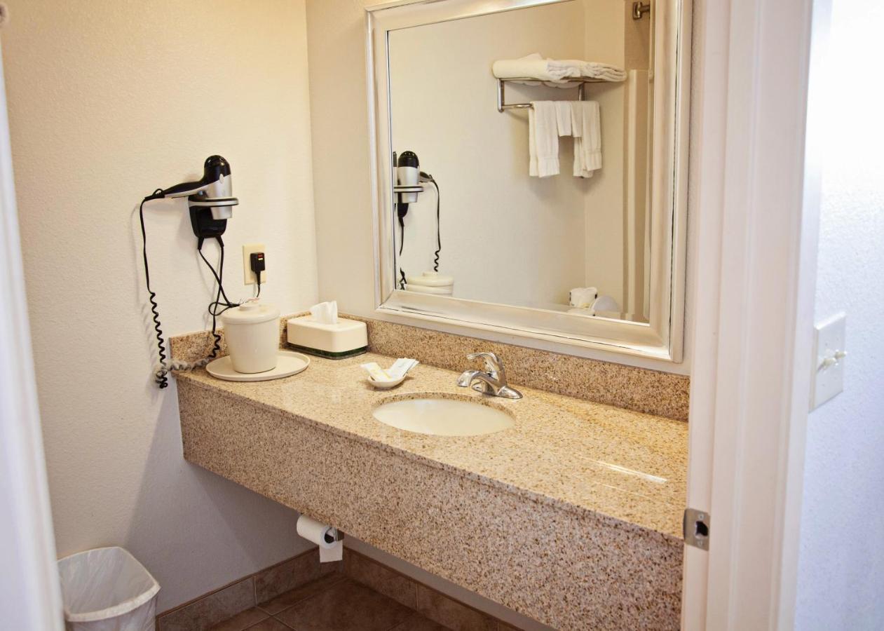 Derrick Inn Motel — photo 8