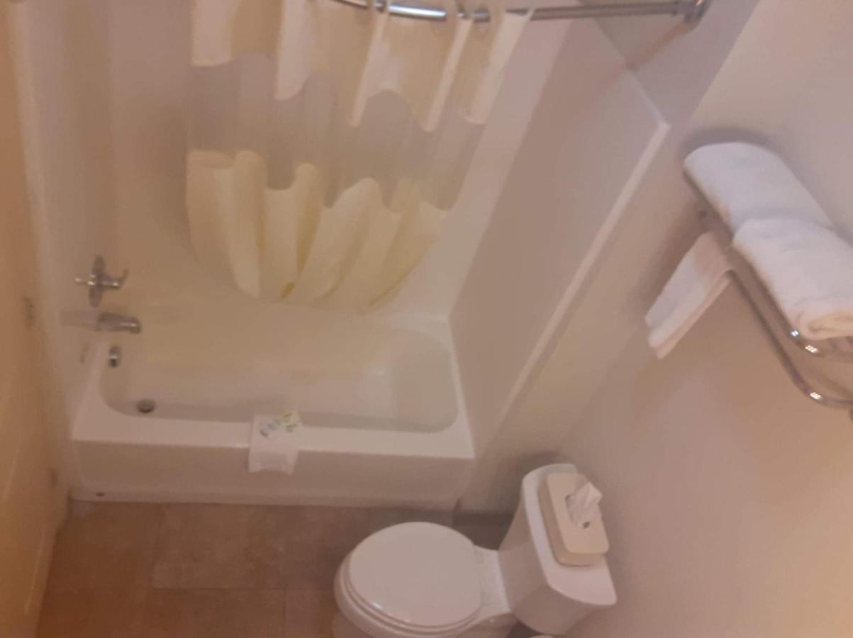 Derrick Inn Motel — photo 12