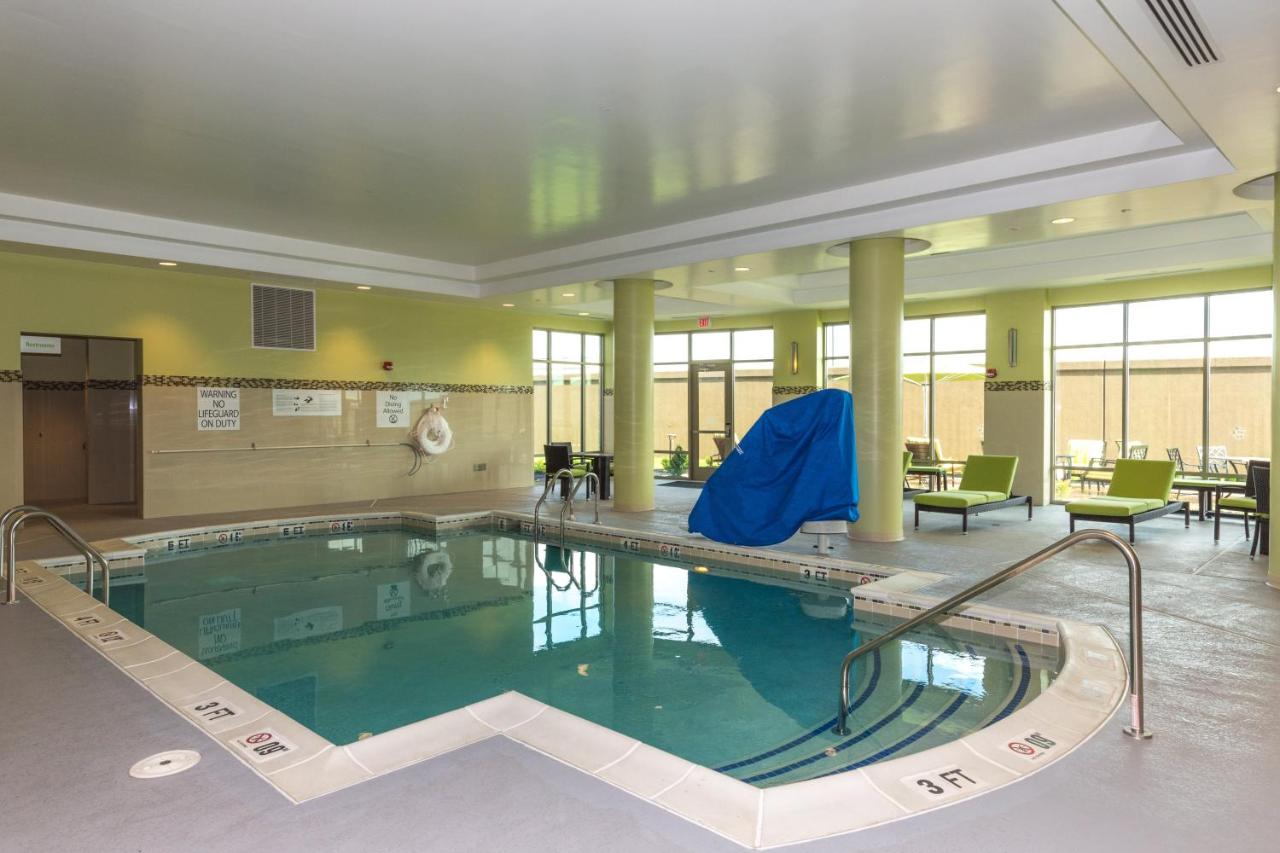 Heated swimming pool: Holiday Inn Lexington - Hamburg, an IHG Hotel