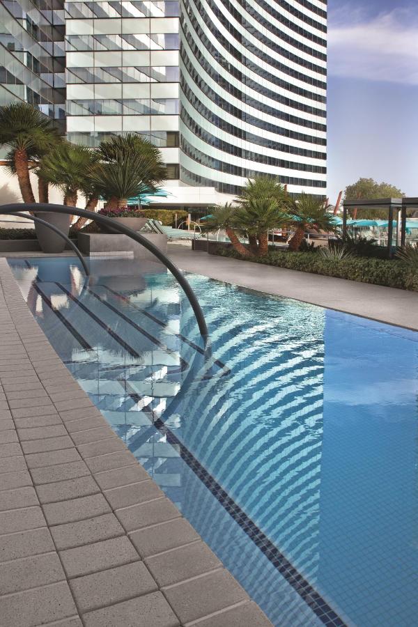Heated swimming pool: Vdara Hotel & Spa at ARIA Las Vegas