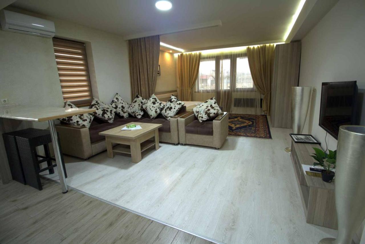 Cross Apartments and Tours photo