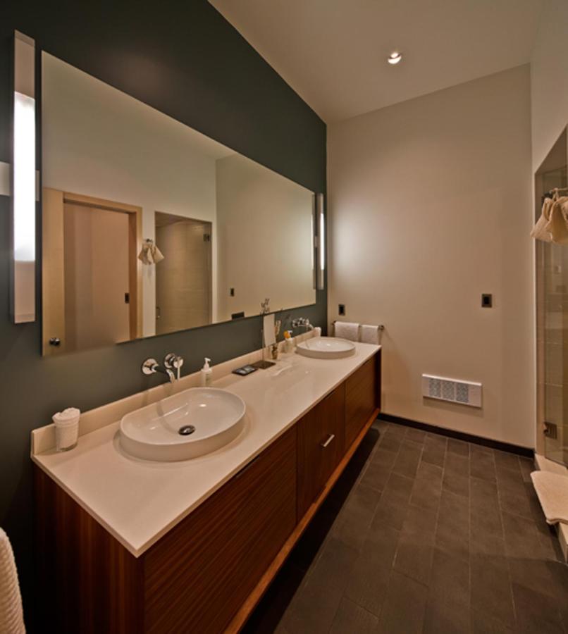 Island Inn at 123 West — photo 10