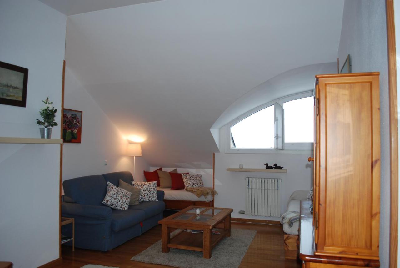 Apartamento Aticoroel (España Jaca) - Booking.com