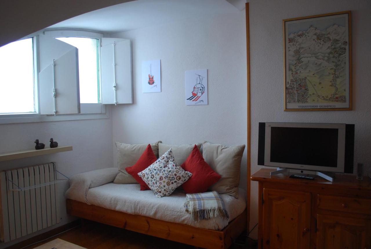 Apartamento Aticoroel (España Jaca) - Booking.com