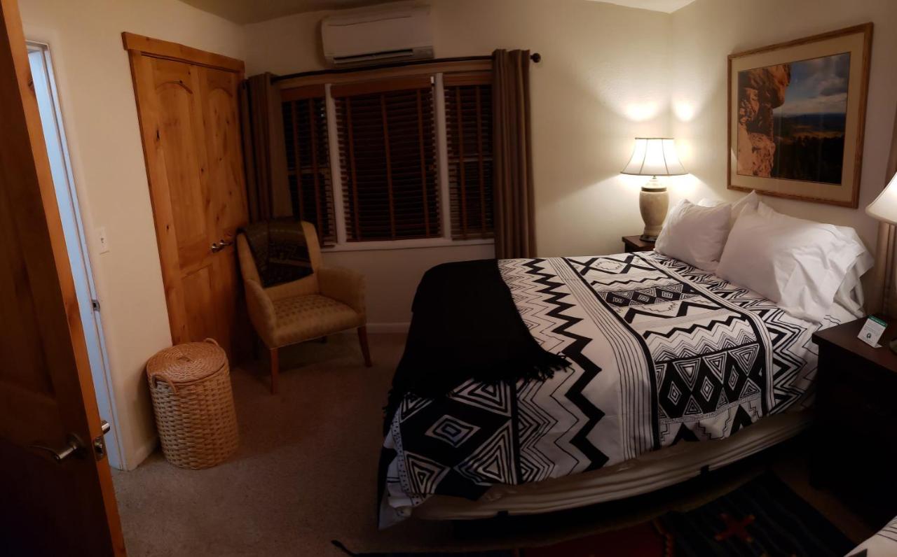 Stone Lizard Lodge — photo 16