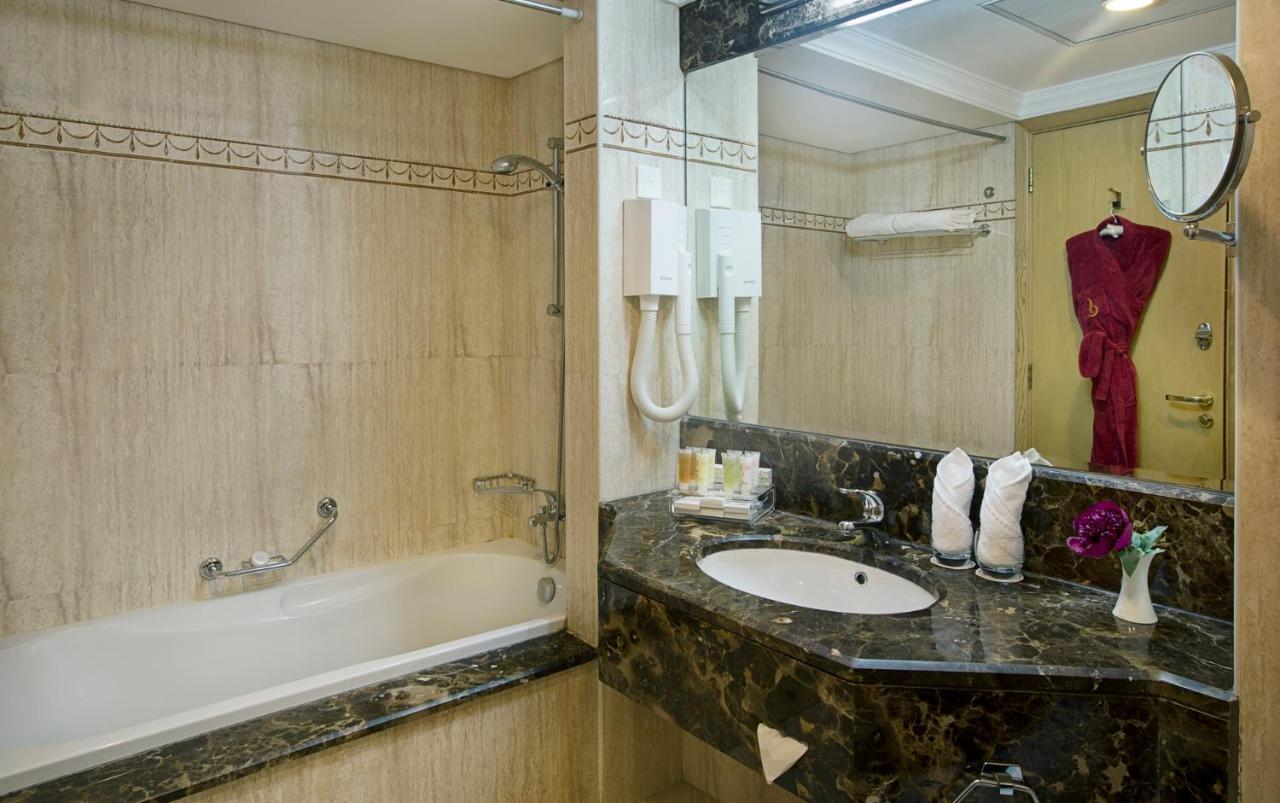 City Seasons Hotel Dubai photo