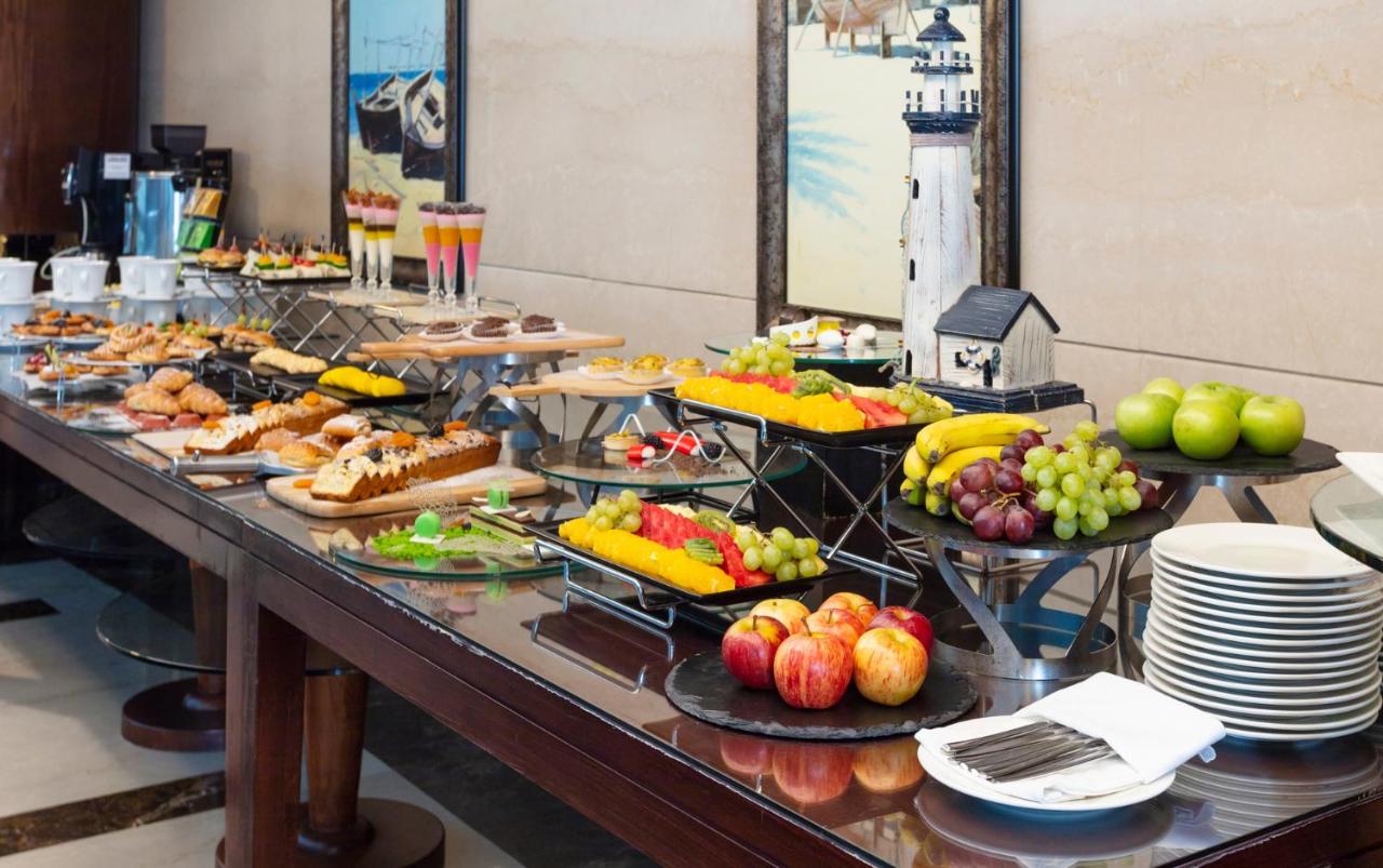 City Seasons Hotel Dubai photo