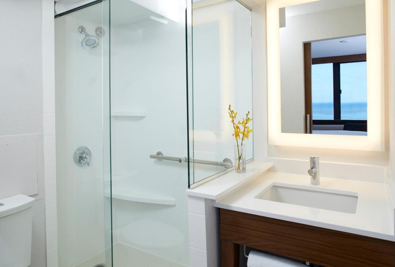 Holiday Inn Express Waikiki, an IHG Hotel photo