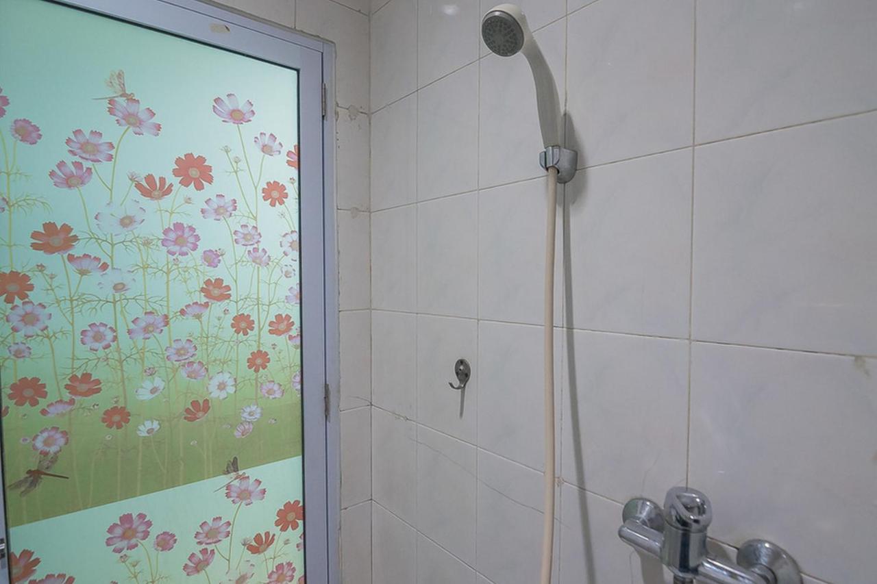 RedDoorz near Nagoya Citywalk Batam 2 - 3