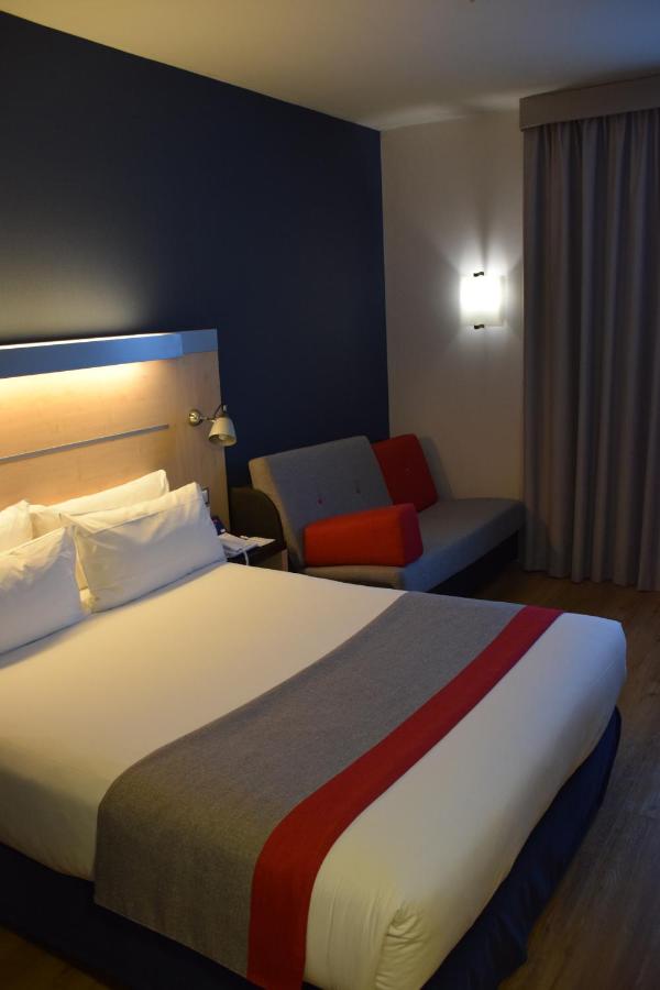 Hotel Holiday Inn Express Madrid-Rivas, an IHG Hotel, Rivas ...