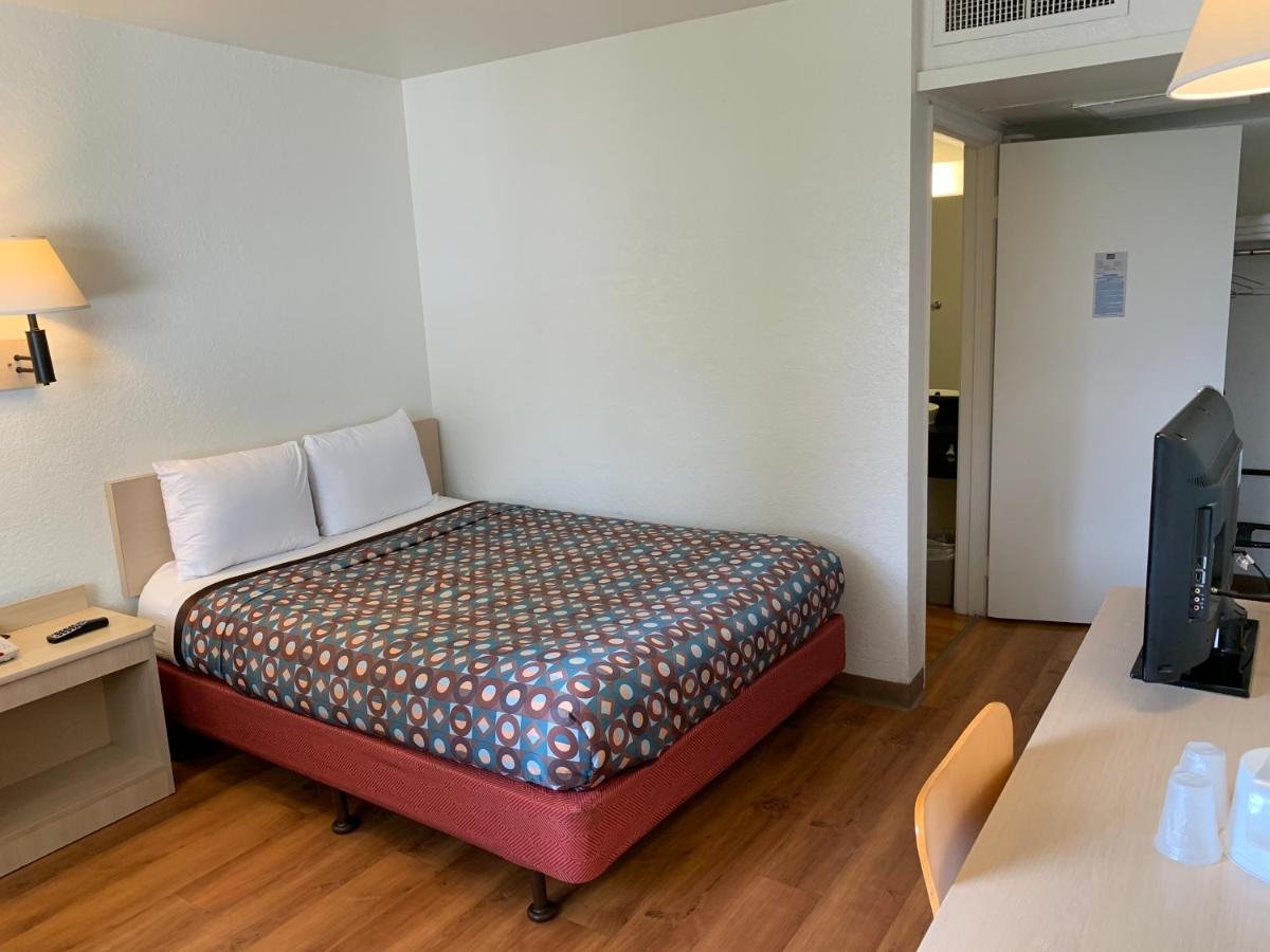 Good Nite Inn Sylmar Los Angeles — photo 10