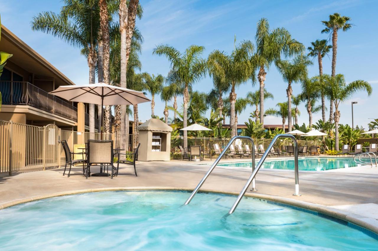 Heated swimming pool: Holiday Inn San Diego Bayside, an IHG Hotel