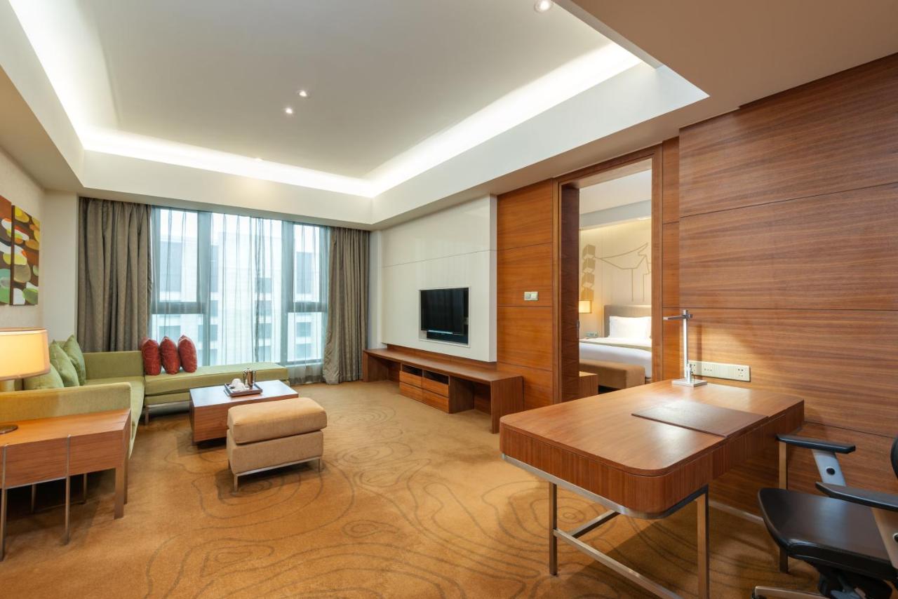 Holiday Inn Shanghai Hongqiao, an IHG Hotel photo